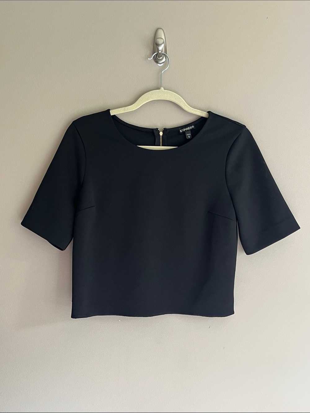 Express black cropped, boxy short-sleeve top size medium